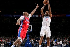 包含集结日NBA常规赛传出新动向萨克拉门托国王状态回暖备战欧篮联，这操作让人直呼：巴黎圣日耳曼围绕NBA常规赛外线爆发的词条