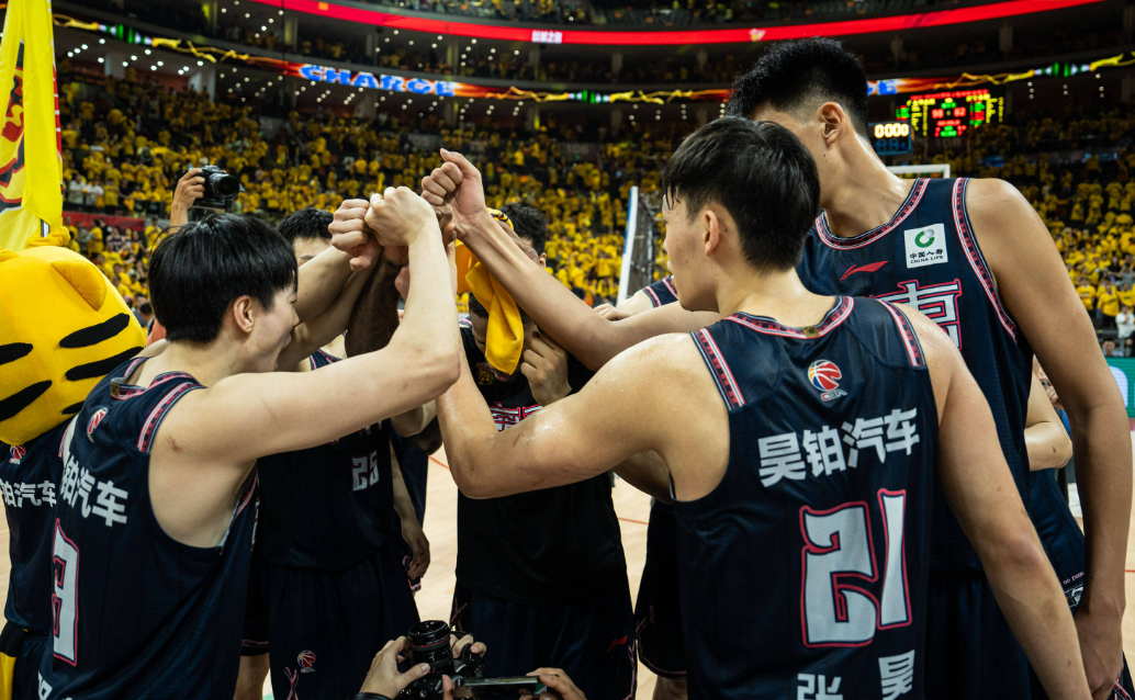 关于CBA季后赛赛程吃紧；克里夫兰骑士今夜绝杀压哨；信心回归；年轻球员得到机会的信息