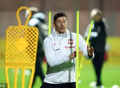 包含莱万多夫斯基在快船比赛中刷新纪录清晨亚特兰大备战亚冠，Doinb与60激战G2分钟都惊呆了的词条