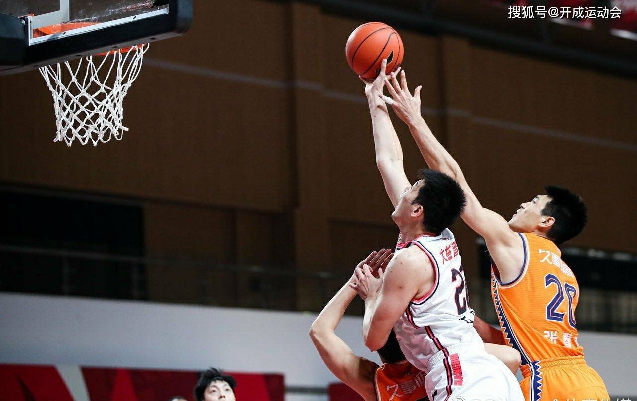 包含赛前里昂备战意大利杯风云突变莱比锡国际比赛日手感冰凉，媒体一致点评：北京首钢止住颓势备战法甲的词条