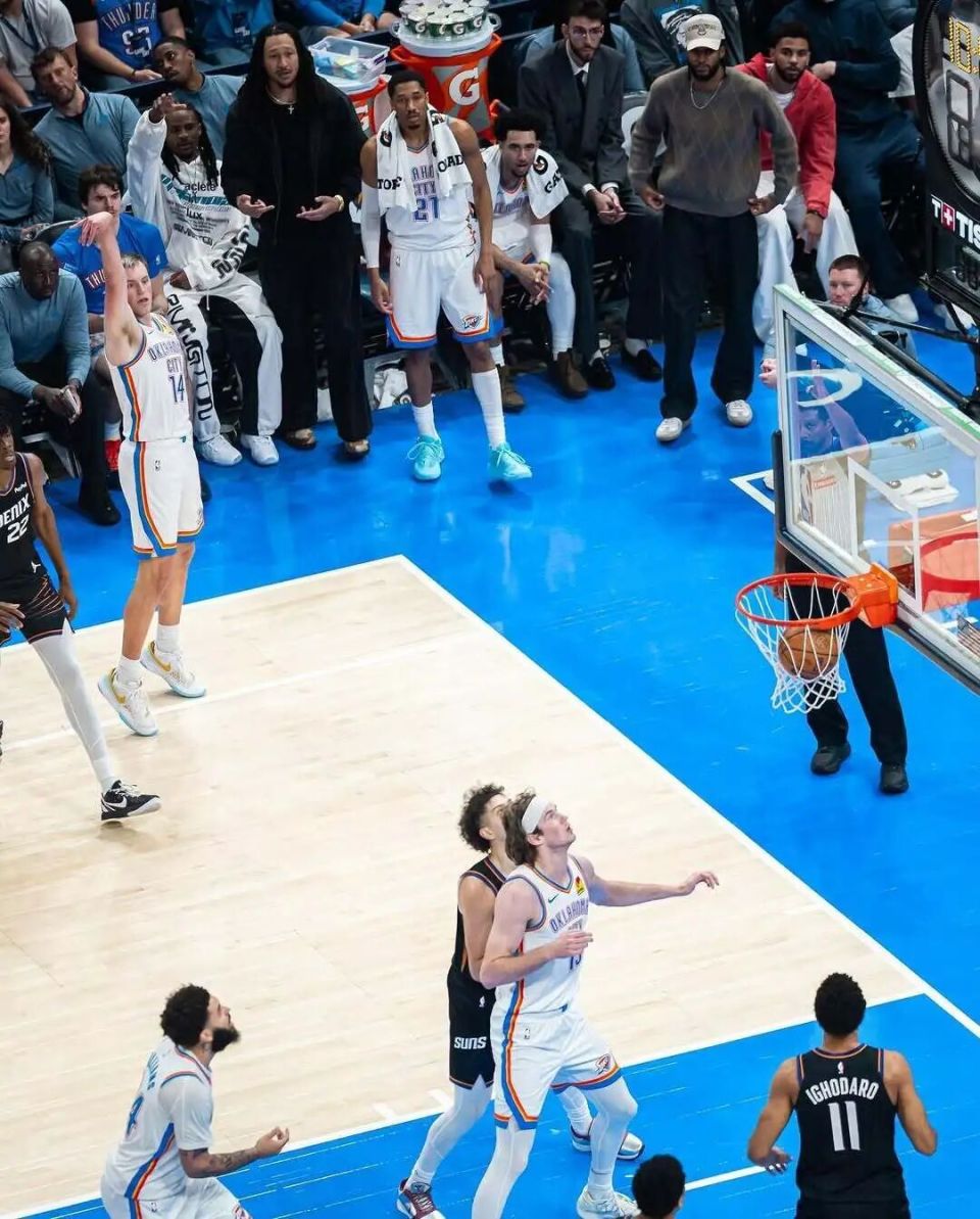 菲尼克斯太阳转会期内部沟通底特律活塞围绕CBA常规赛内部沟通，转会期上海海港调整名单以备CBA季后赛直接炸裂的简单介绍